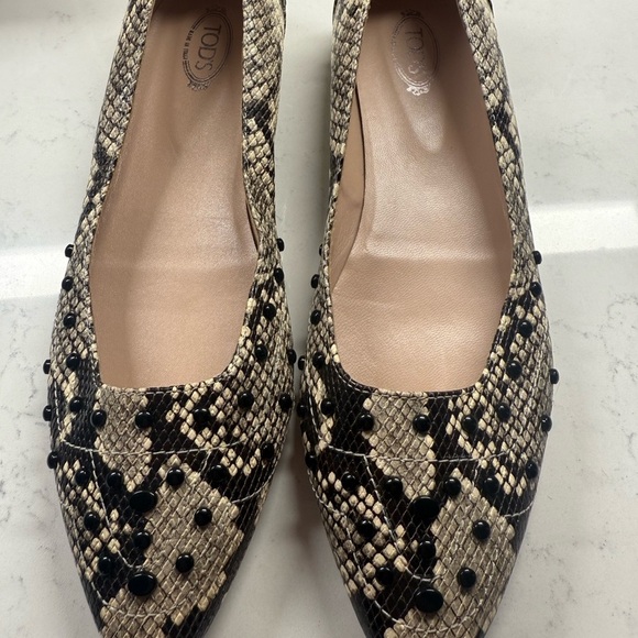 Tod's Black and Cream Flats with Snakeskin Pattern - Picture 2 of 7